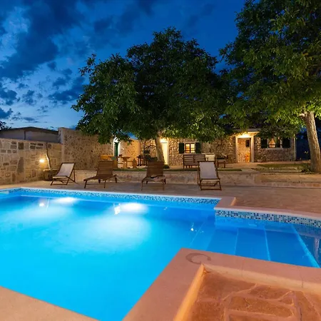 2 Bedroom Beautiful In Holiday home