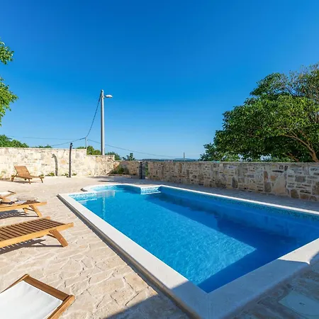 2 Bedroom Beautiful In Benkovac