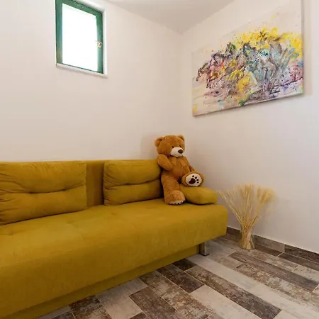 Holiday home 2 Bedroom Beautiful In Benkovac