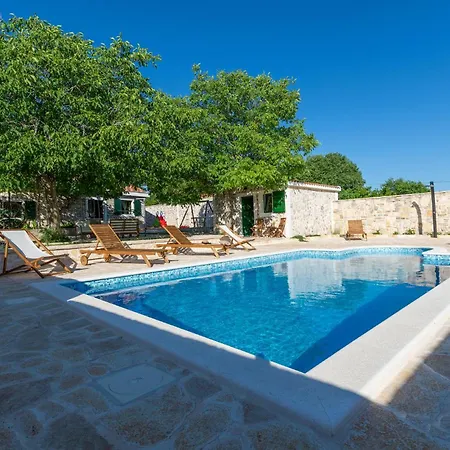2 Bedroom Beautiful In *