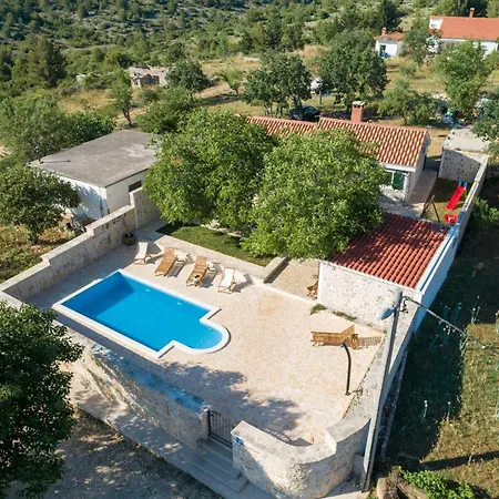 2 Bedroom Beautiful In Benkovac