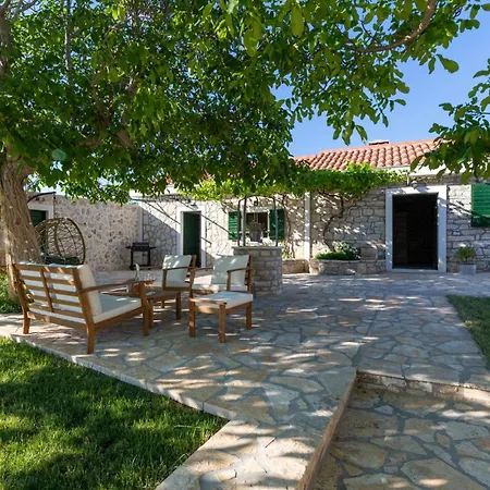 2 Bedroom Beautiful In Holiday home Benkovac