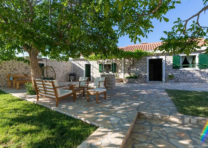2 Bedroom Beautiful In Σπίτι διακοπών Benkovac