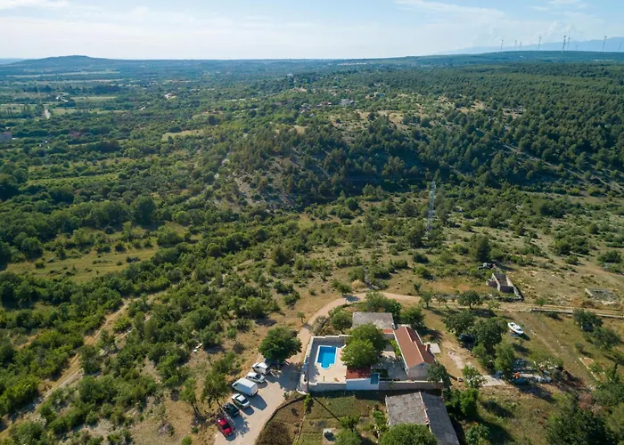 2 Bedroom Beautiful In Hébergement de vacances *