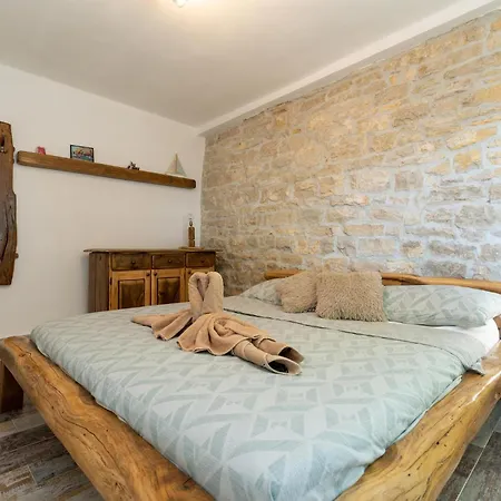 2 Bedroom Beautiful In בית נופש *