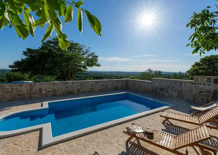 2 Bedroom Beautiful In *