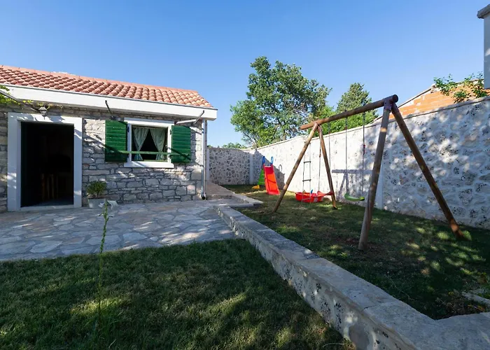 2 Bedroom Beautiful In *