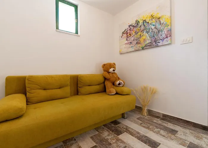 Prázdninový dům 2 Bedroom Beautiful In Benkovac