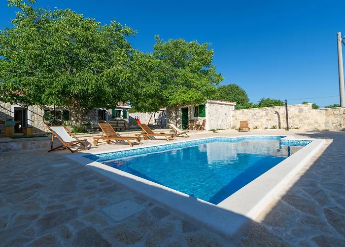 2 Bedroom Beautiful In *